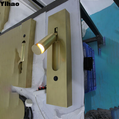 comprar Lámpara de pared de latón moderno con luz blanca cálida de 3500K para salas de estar y hoteles fabricación en línea
