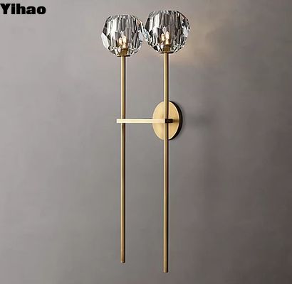 Lámparas de cama hexagonales de cristal claro K9 montadas en la pared Lámparas de cama con acabado de níquel pulido