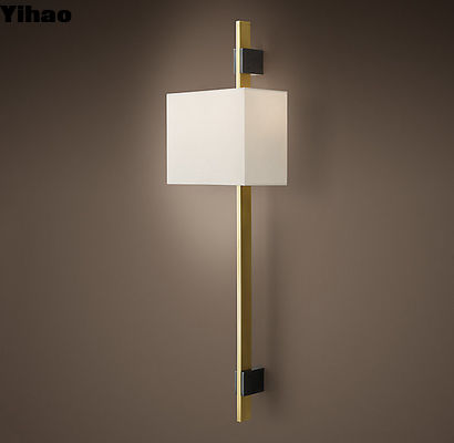 Dos lámparas de pared ornamentales de 25W con bombillas de base E26
