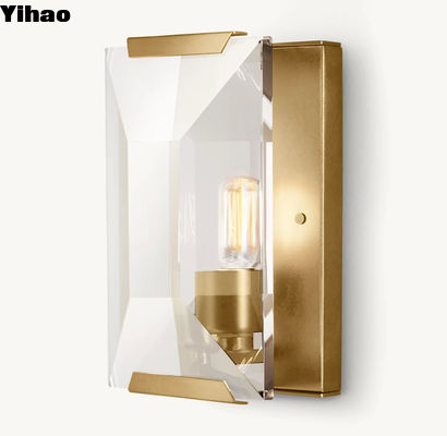 Lámpara de pared de dormitorio de cristal de latón de corte de diamante Harlow Crystal Sconce