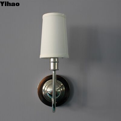 Lámpara de pared de latón moderno con luz blanca cálida de 3500K para una decoración elegante del hogar