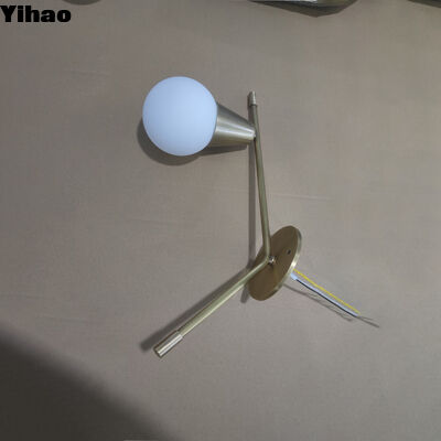 Lámpara de pared de cobre de estilo industrial con luz blanca caliente de 2700K para salas de estar modernas